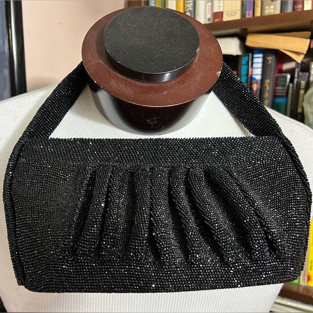 Gorgeous vintage beaded black purse handbag quality made squeeze frame stunning!